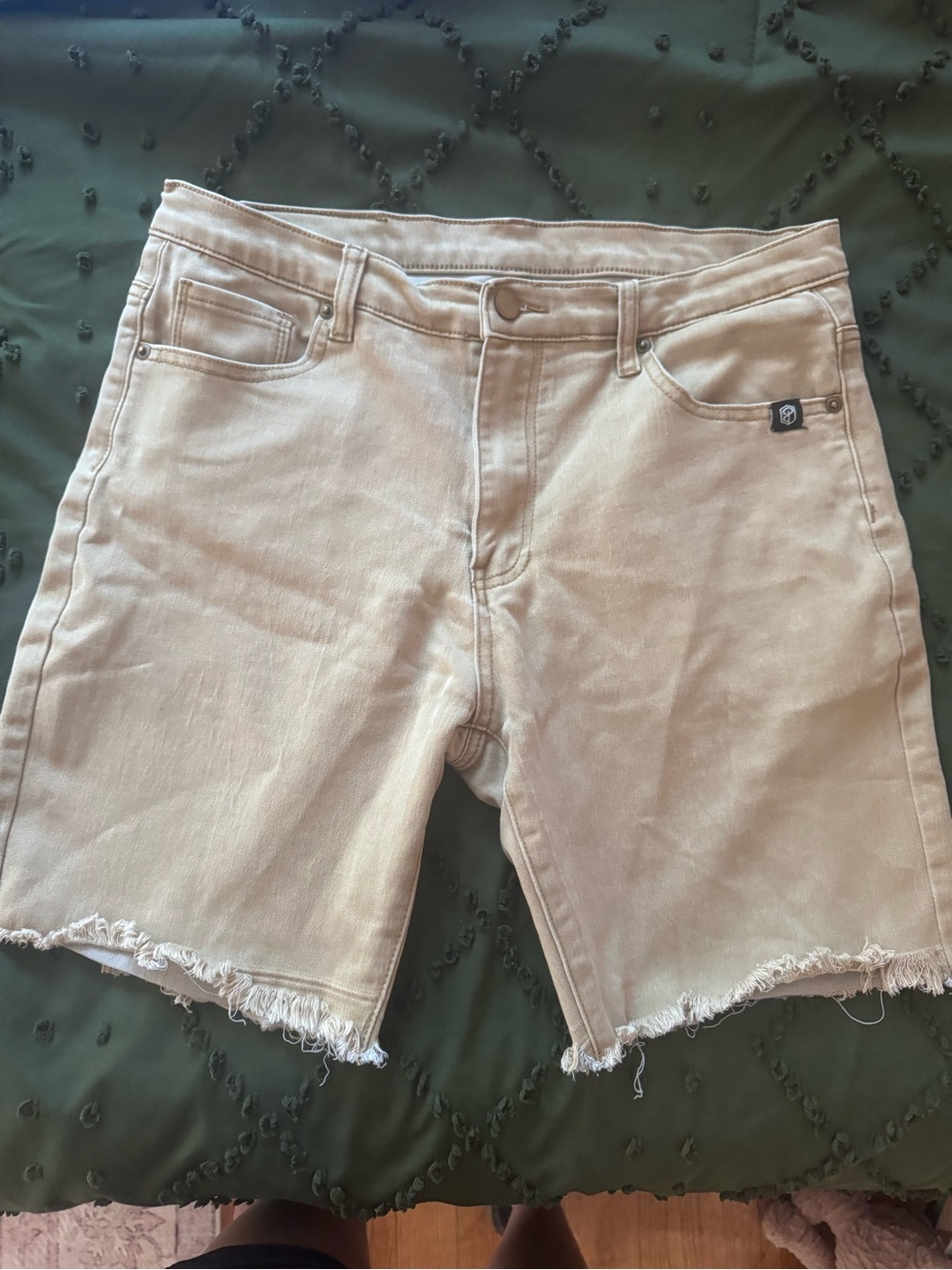 Men's Born Primitive workout jean shorts khaki sz Large